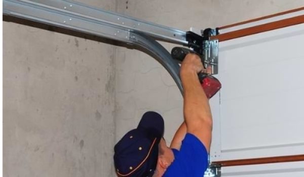 GARAGE DOOR REPAIR SERVICES